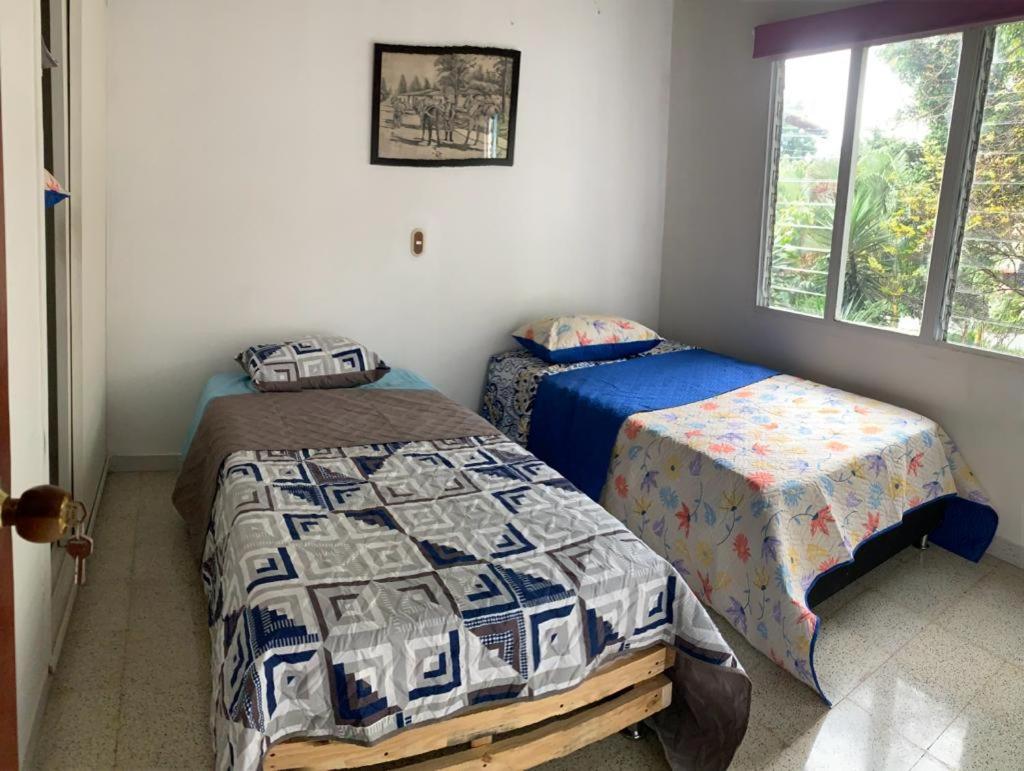 Hostel Kumho Alojamiento Medellin Ngoại thất bức ảnh